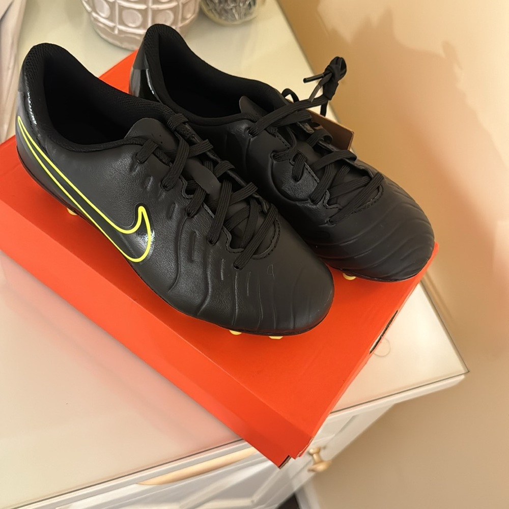 Nike Kids Black Soccer Cleats
